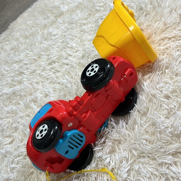 VTech Drop and Go Dump Truck- pull toy and plays songs. Cute baby/ toddler toy - Picture 7 of 7